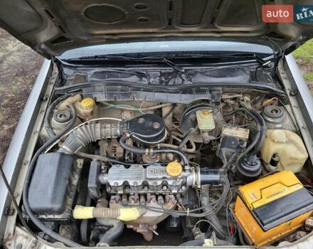 Серый Опель Вектра, объемом двигателя 1.6 л и пробегом 300 тыс. км за 1800 $, фото 13 на Automoto.ua