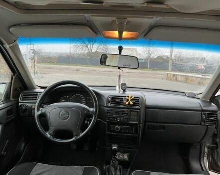 Серый Опель Вектра, объемом двигателя 1.6 л и пробегом 210 тыс. км за 1950 $, фото 5 на Automoto.ua