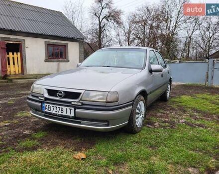 Серый Опель Вектра, объемом двигателя 1.6 л и пробегом 300 тыс. км за 1800 $, фото 1 на Automoto.ua