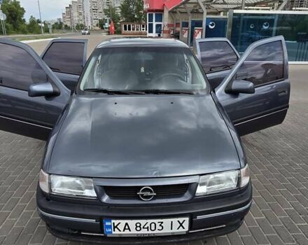 Серый Опель Вектра, объемом двигателя 2 л и пробегом 300 тыс. км за 1900 $, фото 1 на Automoto.ua