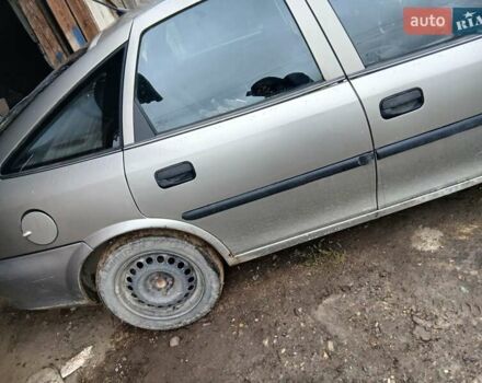 Опель Вектра 1995 в Сторожинце на Automoto.ua Серый Опель Вектра, объемом двигателя 1.6 л и пробегом 128 тыс. км за 1000 $, фото 4 на Automoto.ua