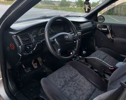 Сірий Опель Вектра, об'ємом двигуна 1.6 л та пробігом 300 тис. км за 1700 $, фото 1 на Automoto.ua