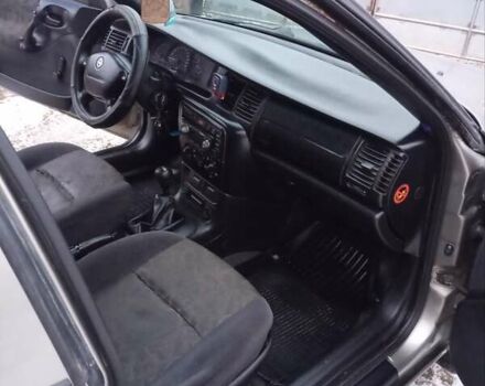 Сірий Опель Вектра, об'ємом двигуна 1.6 л та пробігом 300 тис. км за 900 $, фото 8 на Automoto.ua