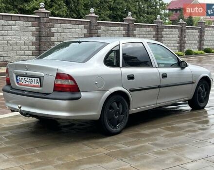 Серый Опель Вектра, объемом двигателя 1.8 л и пробегом 300 тыс. км за 1200 $, фото 2 на Automoto.ua