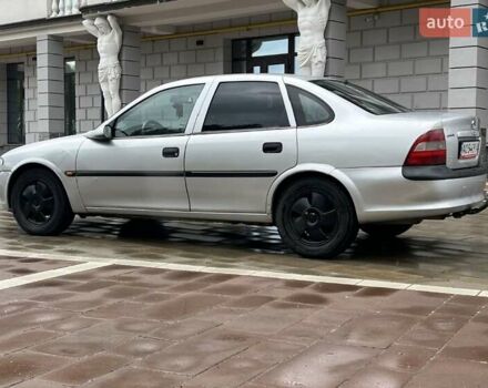 Серый Опель Вектра, объемом двигателя 1.8 л и пробегом 300 тыс. км за 1200 $, фото 4 на Automoto.ua