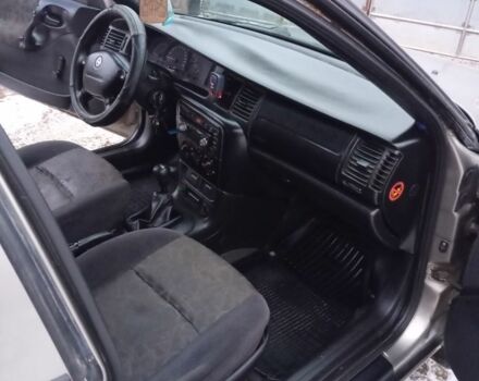 Серый Опель Вектра, объемом двигателя 1.6 л и пробегом 400 тыс. км за 900 $, фото 6 на Automoto.ua