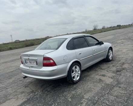 Сірий Опель Вектра, об'ємом двигуна 2 л та пробігом 319 тис. км за 1750 $, фото 4 на Automoto.ua