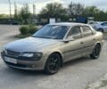 Сірий Опель Вектра, об'ємом двигуна 2 л та пробігом 335 тис. км за 1950 $, фото 3 на Automoto.ua