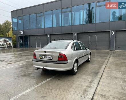 Сірий Опель Вектра, об'ємом двигуна 1.8 л та пробігом 200 тис. км за 1999 $, фото 2 на Automoto.ua