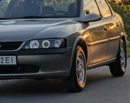 Сірий Опель Вектра, об'ємом двигуна 1.8 л та пробігом 255 тис. км за 2599 $, фото 3 на Automoto.ua