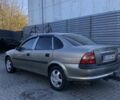 Серый Опель Вектра, объемом двигателя 1.8 л и пробегом 520 тыс. км за 2000 $, фото 2 на Automoto.ua