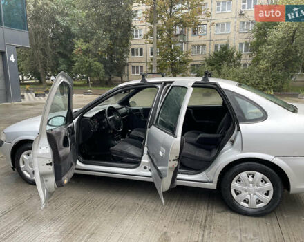 Сірий Опель Вектра, об'ємом двигуна 1.8 л та пробігом 200 тис. км за 1999 $, фото 6 на Automoto.ua