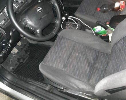 Серый Опель Вектра, объемом двигателя 2 л и пробегом 400 тыс. км за 2100 $, фото 1 на Automoto.ua