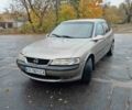 Сірий Опель Вектра, об'ємом двигуна 2 л та пробігом 333 тис. км за 1400 $, фото 1 на Automoto.ua