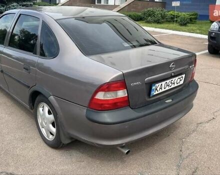 Серый Опель Вектра, объемом двигателя 1.6 л и пробегом 350 тыс. км за 2429 $, фото 4 на Automoto.ua