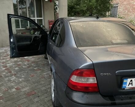 Серый Опель Вектра, объемом двигателя 1.6 л и пробегом 330 тыс. км за 2000 $, фото 4 на Automoto.ua