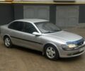 Сірий Опель Вектра, об'ємом двигуна 1.8 л та пробігом 242 тис. км за 1999 $, фото 1 на Automoto.ua