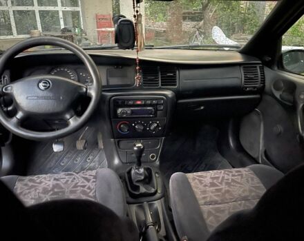 Серый Опель Вектра, объемом двигателя 1.6 л и пробегом 330 тыс. км за 2000 $, фото 3 на Automoto.ua