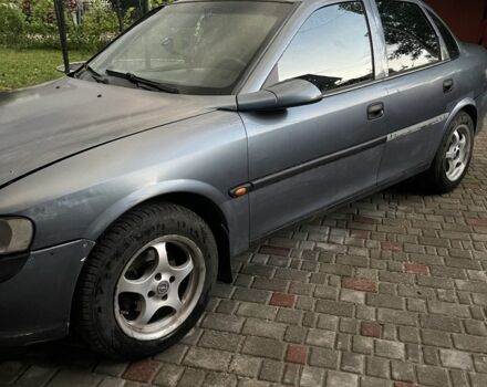 Серый Опель Вектра, объемом двигателя 1.6 л и пробегом 330 тыс. км за 2000 $, фото 1 на Automoto.ua