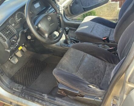 Сірий Опель Вектра, об'ємом двигуна 1.6 л та пробігом 210 тис. км за 800 $, фото 3 на Automoto.ua