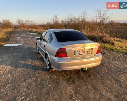 Сірий Опель Вектра, об'ємом двигуна 1.8 л та пробігом 357 тис. км за 2300 $, фото 2 на Automoto.ua