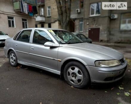 Сірий Опель Вектра, об'ємом двигуна 2 л та пробігом 130 тис. км за 1990 $, фото 1 на Automoto.ua