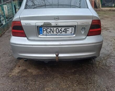 Сірий Опель Вектра, об'ємом двигуна 2 л та пробігом 300 тис. км за 1370 $, фото 2 на Automoto.ua