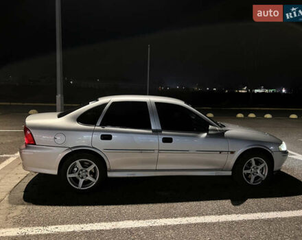 Серый Опель Вектра, объемом двигателя 2.2 л и пробегом 295 тыс. км за 4300 $, фото 1 на Automoto.ua