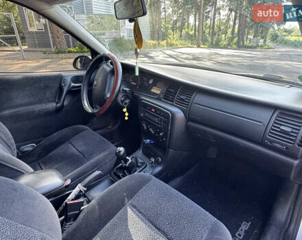 Серый Опель Вектра, объемом двигателя 1.8 л и пробегом 266 тыс. км за 3000 $, фото 10 на Automoto.ua