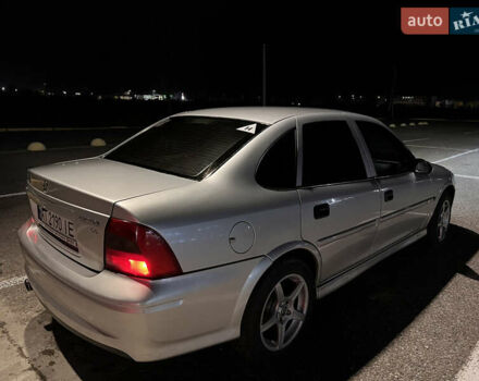 Серый Опель Вектра, объемом двигателя 2.2 л и пробегом 295 тыс. км за 4300 $, фото 2 на Automoto.ua