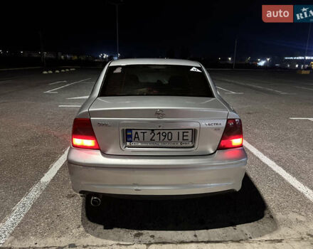Серый Опель Вектра, объемом двигателя 2.2 л и пробегом 295 тыс. км за 4300 $, фото 3 на Automoto.ua