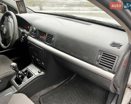 Серый Опель Вектра, объемом двигателя 1.8 л и пробегом 355 тыс. км за 3350 $, фото 23 на Automoto.ua