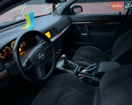 Серый Опель Вектра, объемом двигателя 2 л и пробегом 280 тыс. км за 2350 $, фото 7 на Automoto.ua