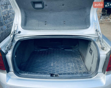 Сірий Опель Вектра, об'ємом двигуна 2.2 л та пробігом 300 тис. км за 3900 $, фото 13 на Automoto.ua