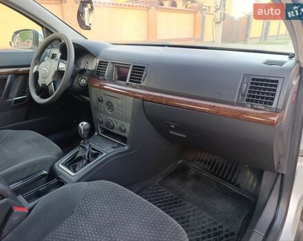 Сірий Опель Вектра, об'ємом двигуна 2 л та пробігом 325 тис. км за 2800 $, фото 45 на Automoto.ua
