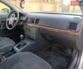 Сірий Опель Вектра, об'ємом двигуна 2 л та пробігом 325 тис. км за 2800 $, фото 45 на Automoto.ua
