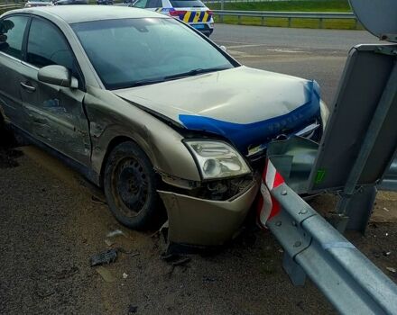 Сірий Опель Вектра, об'ємом двигуна 2.2 л та пробігом 380 тис. км за 1200 $, фото 4 на Automoto.ua