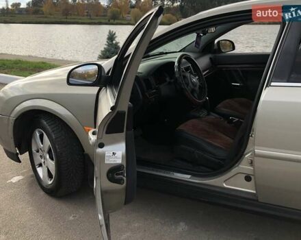 Серый Опель Вектра, объемом двигателя 2.2 л и пробегом 280 тыс. км за 3899 $, фото 5 на Automoto.ua