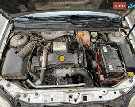 Серый Опель Вектра, объемом двигателя 2 л и пробегом 330 тыс. км за 2300 $, фото 13 на Automoto.ua