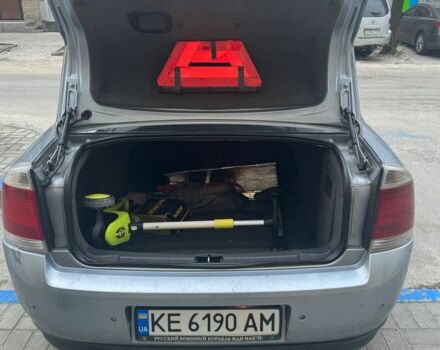 Сірий Опель Вектра, об'ємом двигуна 2.2 л та пробігом 350 тис. км за 3999 $, фото 15 на Automoto.ua