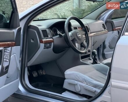 Серый Опель Вектра, объемом двигателя 2.2 л и пробегом 205 тыс. км за 3750 $, фото 86 на Automoto.ua