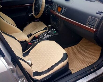 Серый Опель Вектра, объемом двигателя 2.2 л и пробегом 257 тыс. км за 4500 $, фото 2 на Automoto.ua