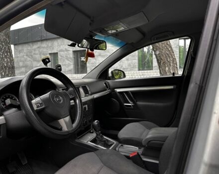 Сірий Опель Вектра, об'ємом двигуна 2.2 л та пробігом 220 тис. км за 3850 $, фото 5 на Automoto.ua