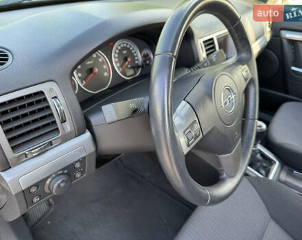 Серый Опель Вектра, объемом двигателя 2.2 л и пробегом 182 тыс. км за 5000 $, фото 59 на Automoto.ua