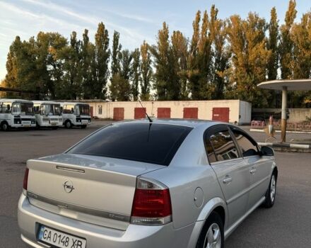 Серый Опель Вектра, объемом двигателя 2.2 л и пробегом 250 тыс. км за 3999 $, фото 2 на Automoto.ua