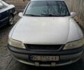 Сірий Опель Вектра, об'ємом двигуна 2 л та пробігом 300 тис. км за 2000 $, фото 1 на Automoto.ua
