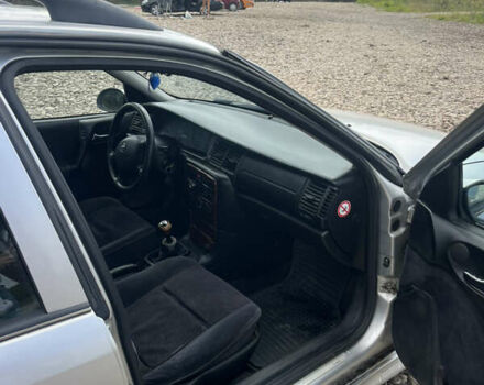 Сірий Опель Вектра, об'ємом двигуна 2 л та пробігом 320 тис. км за 1999 $, фото 4 на Automoto.ua
