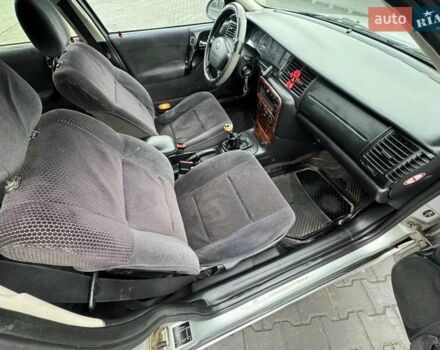 Сірий Опель Вектра, об'ємом двигуна 2 л та пробігом 250 тис. км за 1999 $, фото 32 на Automoto.ua