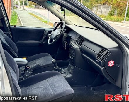 Серый Опель Вектра, объемом двигателя 1.6 л и пробегом 300 тыс. км за 2600 $, фото 1 на Automoto.ua