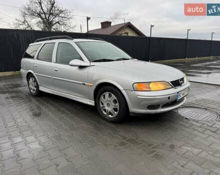 Сірий Опель Вектра, об'ємом двигуна 2 л та пробігом 250 тис. км за 1999 $, фото 1 на Automoto.ua